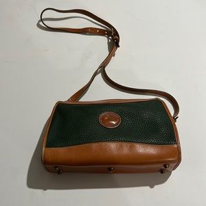 VINTAGE Dooney & Bourke crossbody.